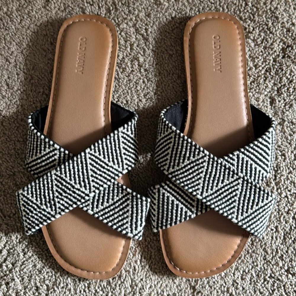 Old Navy Woven-Texture Criss Cross Black and White Patterned Sandals